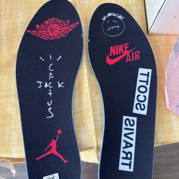 Travis Scott x Air Jordan 1 Low OG 'Olive' - Picture 8 of 10